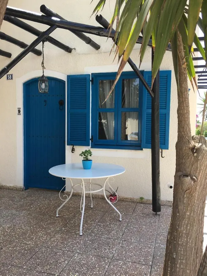 Light & Blue Ayios Elias Private Bungalows Aparthotel